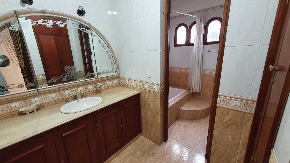 Casa De Primera 408m2 En Microcentro De Tucuman - Casa en Alquiler en San Miguel de Tucumán con 3 dorm., 6 amb., 300 m2 cubiertos y 408 m2 totales - imagen 7