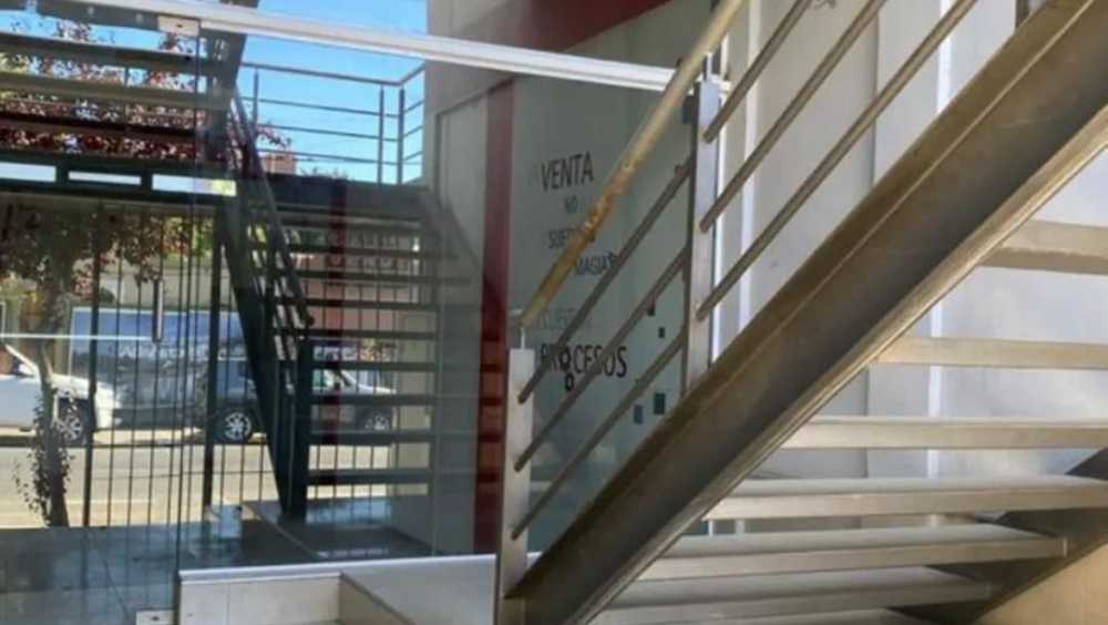 Oficina en alquiler, excelente ubicación céntrica - Imagen 1