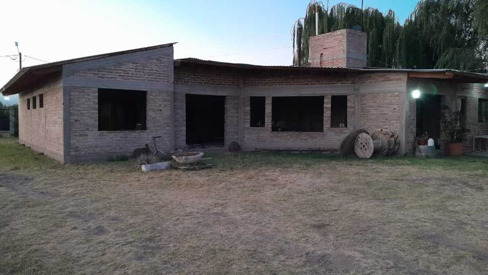 Comprar Oficina en Tunuyan · dueño directo · 2 dorm · 2 cocheras · 2 m² de lote - Imagen 1