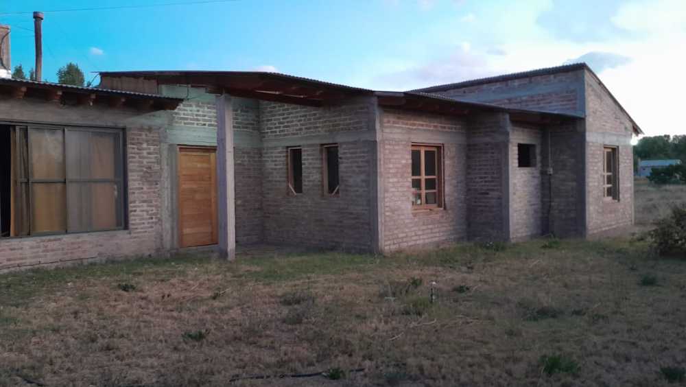 Comprar Oficina en Tunuyan · dueño directo · 2 dorm · 2 cocheras · 2 m² de lote - Imagen 3