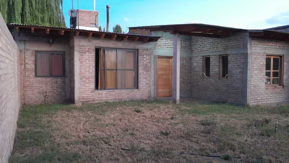 Comprar Oficina en Tunuyan · dueño directo · 2 dorm · 2 cocheras · 2 m² de lote - Imagen 4