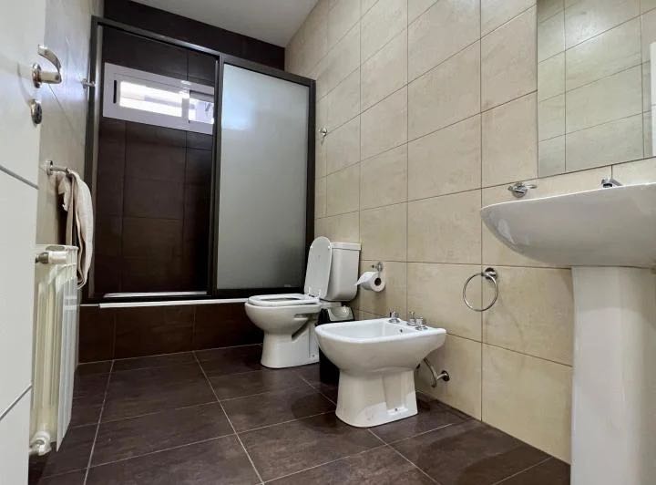 Espectacular Casa Moderna Ubicada En Barrio: Las Cortaderas Lofts - Casa en Venta en Rodeo del Medio con 3 dorm., 6 amb., 139 m2 cubiertos y 364 m2 totales - imagen 6