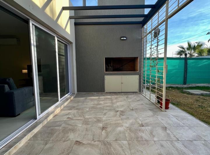 Espectacular Casa Moderna Ubicada En Barrio: Las Cortaderas Lofts - Casa en Venta en Rodeo del Medio con 3 dorm., 6 amb., 139 m2 cubiertos y 364 m2 totales - imagen 10