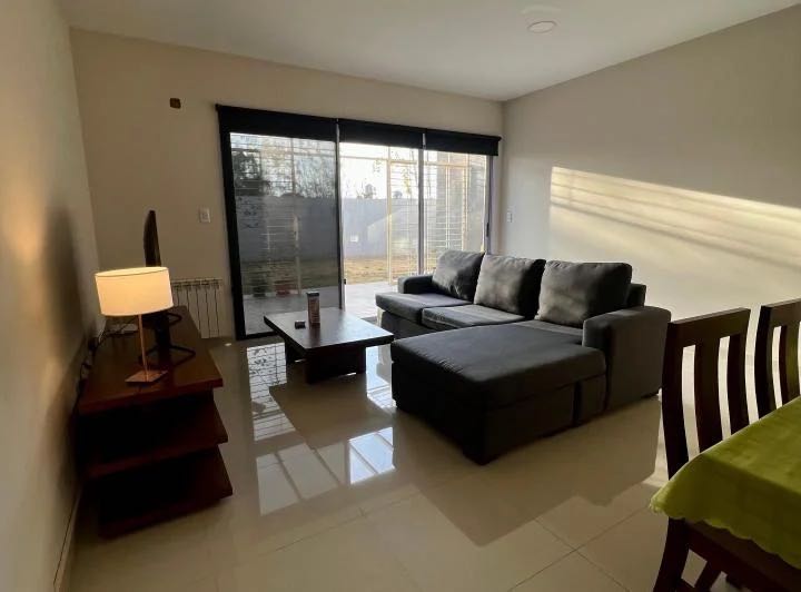 Espectacular Casa Moderna Ubicada En Barrio: Las Cortaderas Lofts - Casa en Venta en Rodeo del Medio con 3 dorm., 6 amb., 139 m2 cubiertos y 364 m2 totales - imagen 9