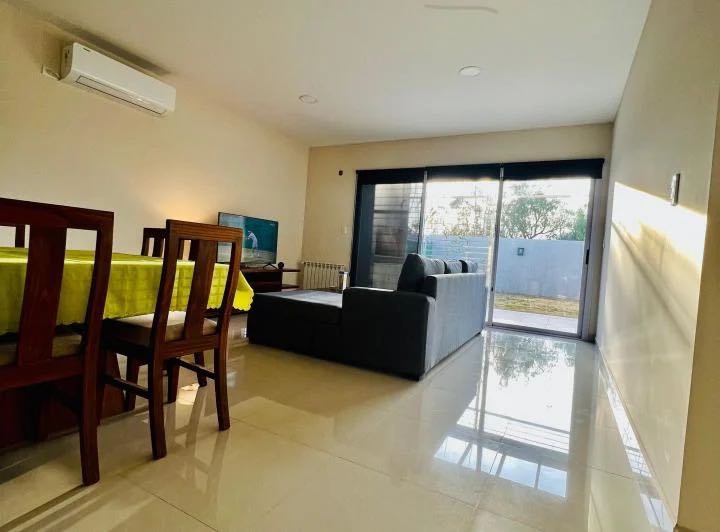 Espectacular Casa Moderna Ubicada En Barrio: Las Cortaderas Lofts - Casa en Venta en Rodeo del Medio con 3 dorm., 6 amb., 139 m2 cubiertos y 364 m2 totales - imagen 11