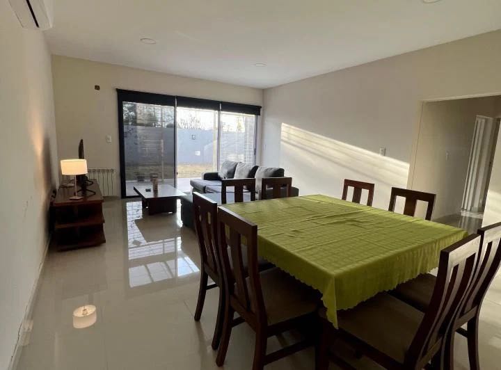 Espectacular Casa Moderna Ubicada En Barrio: Las Cortaderas Lofts - Casa en Venta en Rodeo del Medio con 3 dorm., 6 amb., 139 m2 cubiertos y 364 m2 totales - imagen 12