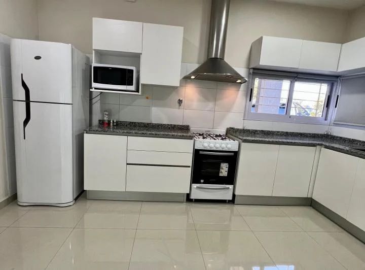 Espectacular Casa Moderna Ubicada En Barrio: Las Cortaderas Lofts - Casa en Venta en Rodeo del Medio con 3 dorm., 6 amb., 139 m2 cubiertos y 364 m2 totales - imagen 13