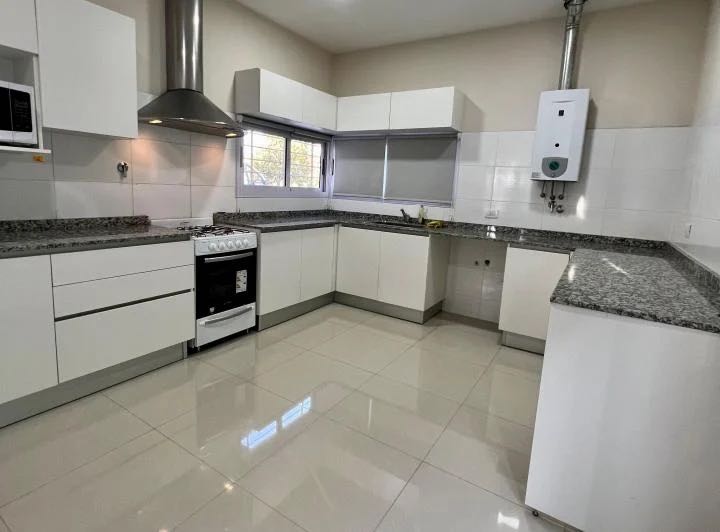 Espectacular Casa Moderna Ubicada En Barrio: Las Cortaderas Lofts - Casa en Venta en Rodeo del Medio con 3 dorm., 6 amb., 139 m2 cubiertos y 364 m2 totales - imagen 14