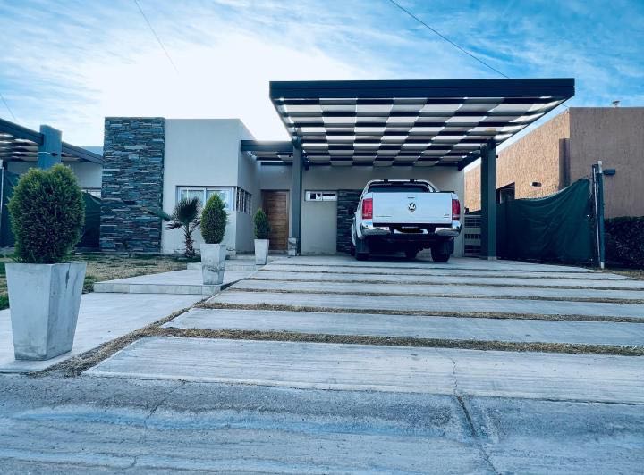 Espectacular Casa Moderna Ubicada En Barrio: Las Cortaderas Lofts - Casa en Venta en Rodeo del Medio con 3 dorm., 6 amb., 139 m2 cubiertos y 364 m2 totales - imagen 15