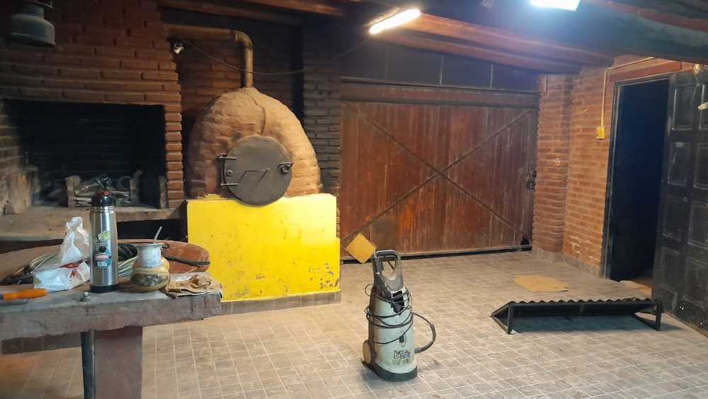 En Dean Funes, Casa en Venta · dueño directo · 3 dorm · 3 cocheras · 200 m² de lote - Imagen 4