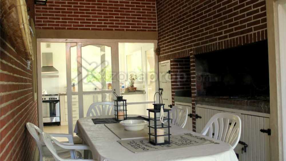 Casa en Temporario en Pinamar con · dueño directo · 4 o más dorm · 6 ambientes · 800 m² de lote - Imagen 3