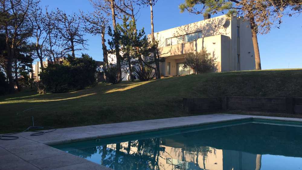 Dueo Alq La Baronesa, 11 Pers, C/piscina, A 1 Cuadra Del Mar - Casa en Temporario en Pinamar con 4 dorm., 6 amb., 300 m2 cubiertos y 800 m2 totales - imagen 11