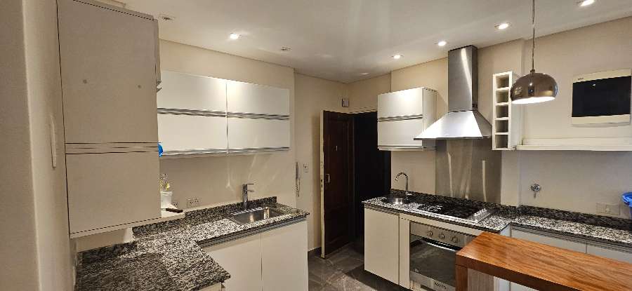 En Recoleta, Departamento en Alquiler · barrio con seguridad · dueño directo · 3 dorm · cochera - Imagen 2