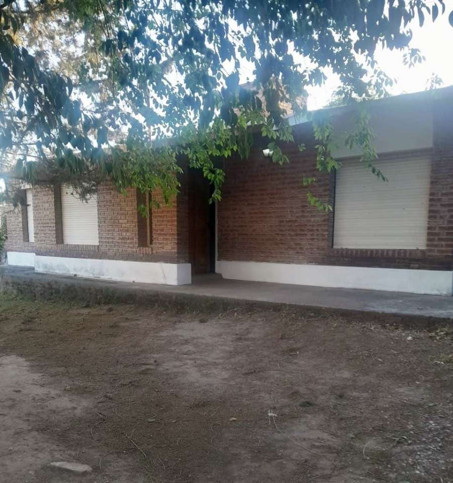 En Cosquin, Casa en Alquiler · dueño directo · 3 dorm · cochera · 1,05 m² de lote - Imagen 1