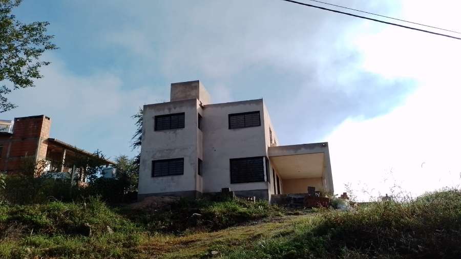 Casa En Venta - Casa en Venta en Villa Carlos Paz con 4 dorm., 6 amb., 182 m2 cubiertos y 720 m2 totales - imagen 2