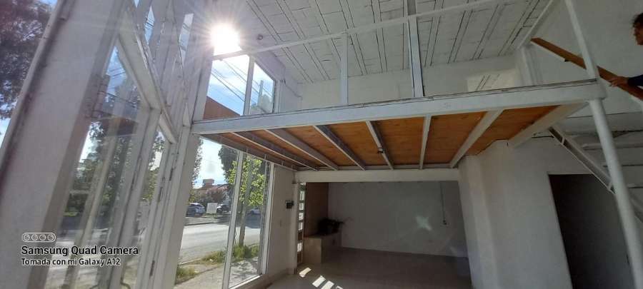 Excelente Casa en Neuquén en Venta · dueño directo · 4 o más dorm · cochera · 150 m² de lote - Imagen 2