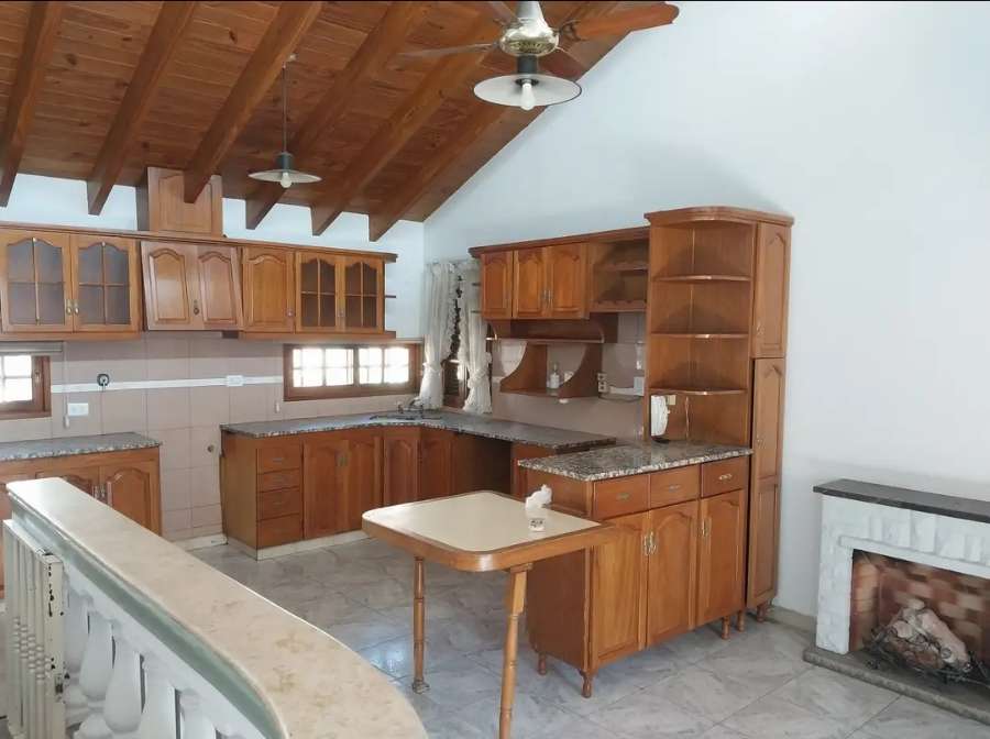 Barrio Privado - Casa en Alquiler en Chacras de Coria con 3 dorm., 6 amb., 15 m2 cubiertos y 600 m2 totales - imagen 9