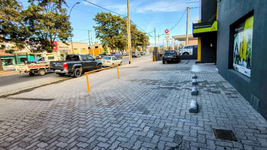 Oficinas comercialeas y galpones - Imagen 2