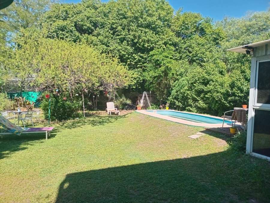 Casa De Dos Pisos Con Pileta, Asador Y Galeria Cerrada. Patio Y Jardin. - Imagen 3