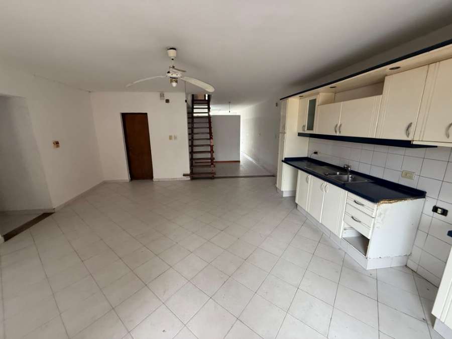 Casa en Venta en La Calera · dueño directo · 3 dorm · 5 ambientes · 328 m² de lote - Imagen 2