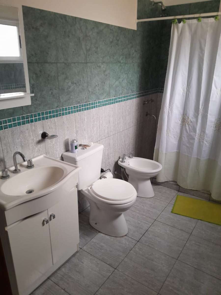 casa por dia, toay centro, equipada para 7 personas, cochera para 2 autos, patios cerrados, - Imagen 3