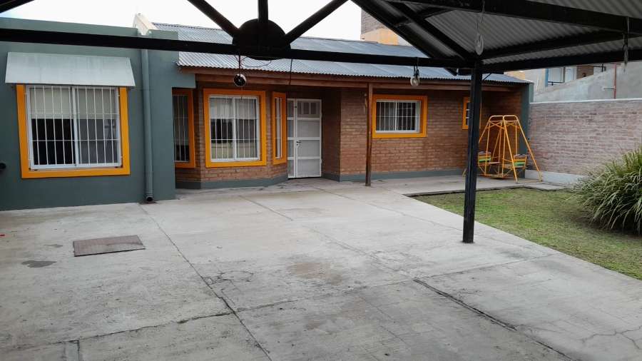 casa por dia, toay centro, equipada para 7 personas, cochera para 2 autos, patios cerrados, - Imagen 4