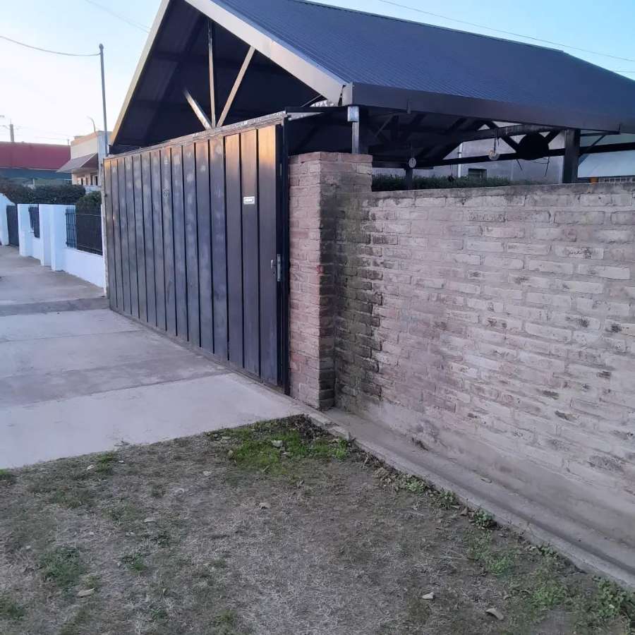 Casa Por Dia, Toay Centro, Equipada Para 7 Personas, Cochera Para 2 Autos, Patios Cerrados, - Casa en Temporario en Toay con 3 dorm., 6 amb., 150 m2 cubiertos y 330 m2 totales - imagen 12