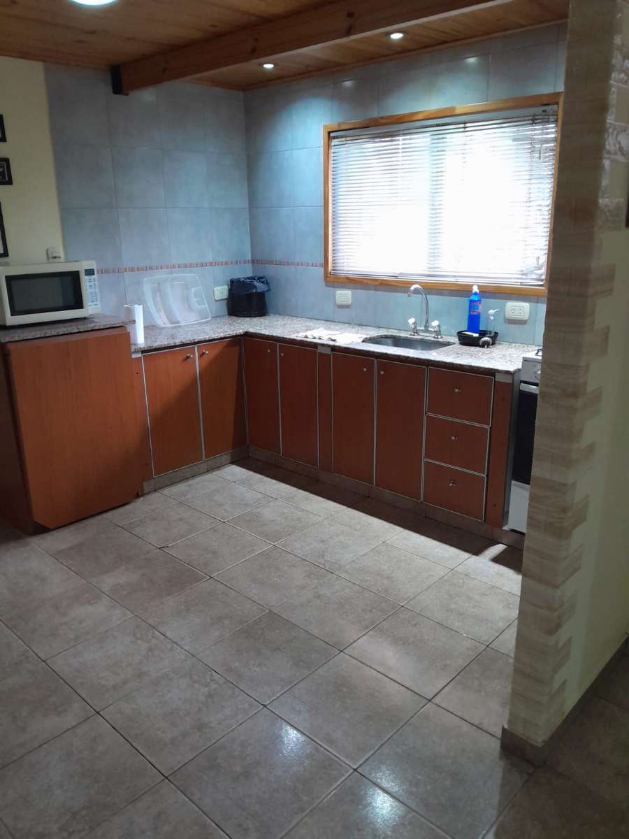 Casa Por Dia, Toay Centro, Equipada Para 7 Personas, Cochera Para 2 Autos, Patios Cerrados, - Casa en Temporario en Toay con 3 dorm., 6 amb., 150 m2 cubiertos y 330 m2 totales - imagen 10