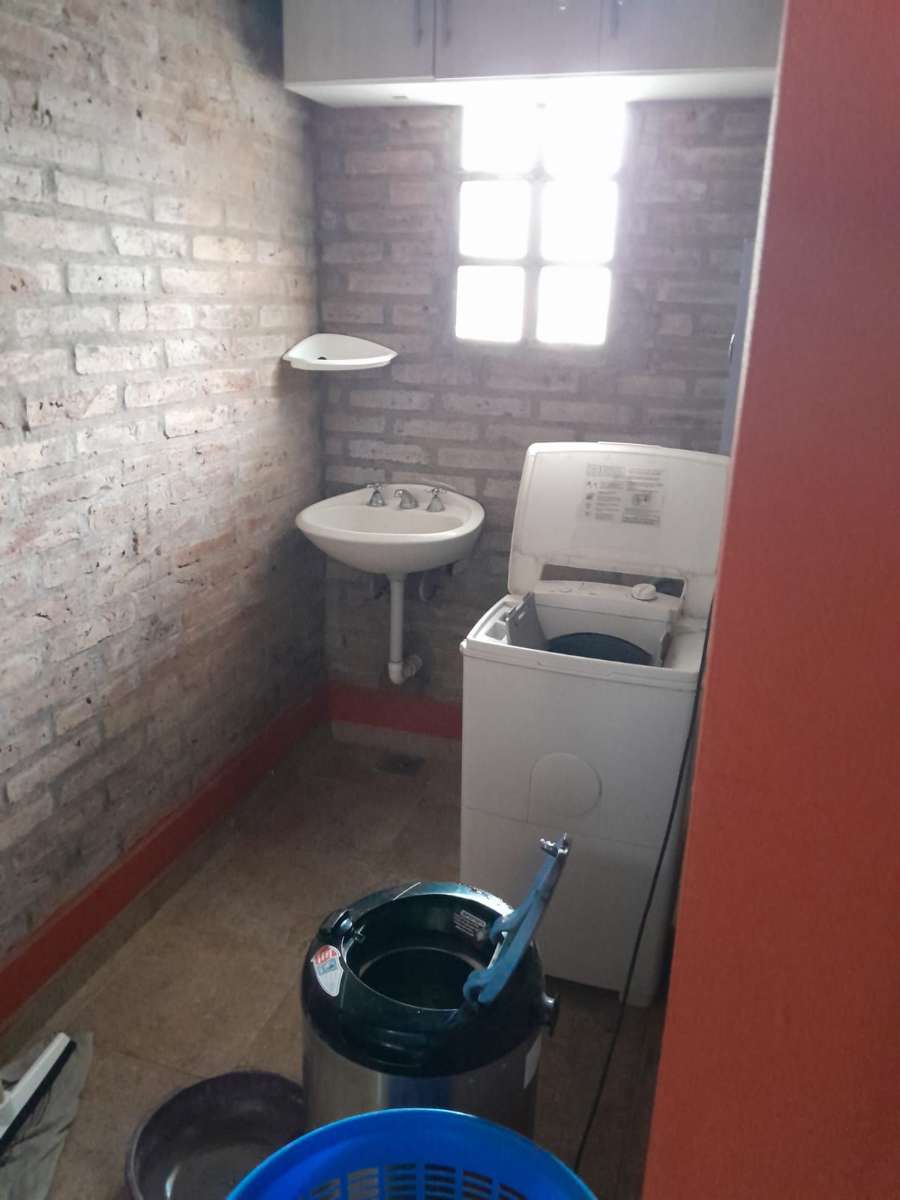 Casa Por Dia, Toay Centro, Equipada Para 7 Personas, Cochera Para 2 Autos, Patios Cerrados, - Casa en Temporario en Toay con 3 dorm., 6 amb., 150 m2 cubiertos y 330 m2 totales - imagen 11
