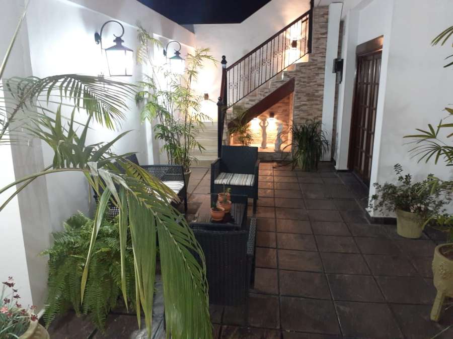 Casa única en Concordia en Venta · dueño directo · 4 o más dorm · cochera · 296 m² de lote - Imagen 2