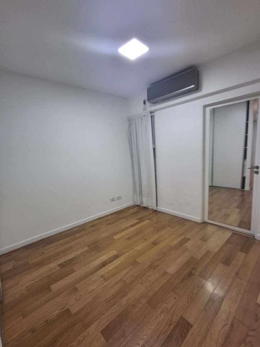 Departamento en excelente estado - Luminoso con balcón a la calle. - Imagen 2