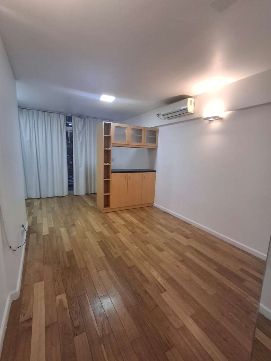 Departamento en excelente estado - Luminoso con balcón a la calle. - Imagen 4