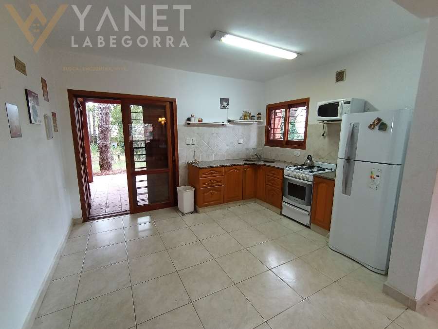 Amplio Chalet Independiente - Naturaleza Y Confort En Un Solo Lugar - Casa en Venta en Costa del Este con 3 dorm., 4 amb., 137 m2 cubiertos y 555 m2 totales - imagen 6