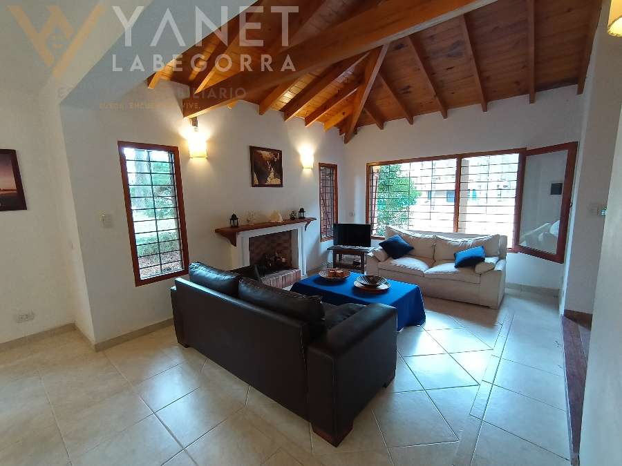 Amplio Chalet Independiente - Naturaleza Y Confort En Un Solo Lugar - Casa en Venta en Costa del Este con 3 dorm., 4 amb., 137 m2 cubiertos y 555 m2 totales - imagen 5