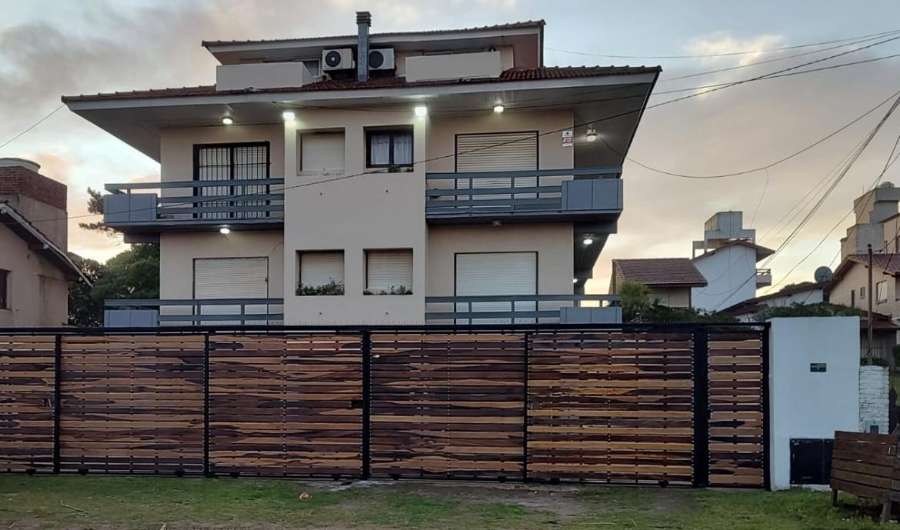 Av 1 y 138, Villa Gesell