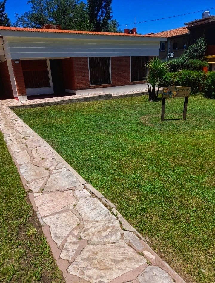 Casa en Venta en Merlo con 3 dorm y cochera - Imagen 1