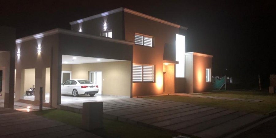Casa en Venta en San Luis con 3 dorm., 380 m2 cubiertos y 700 m2 totales - imagen 1