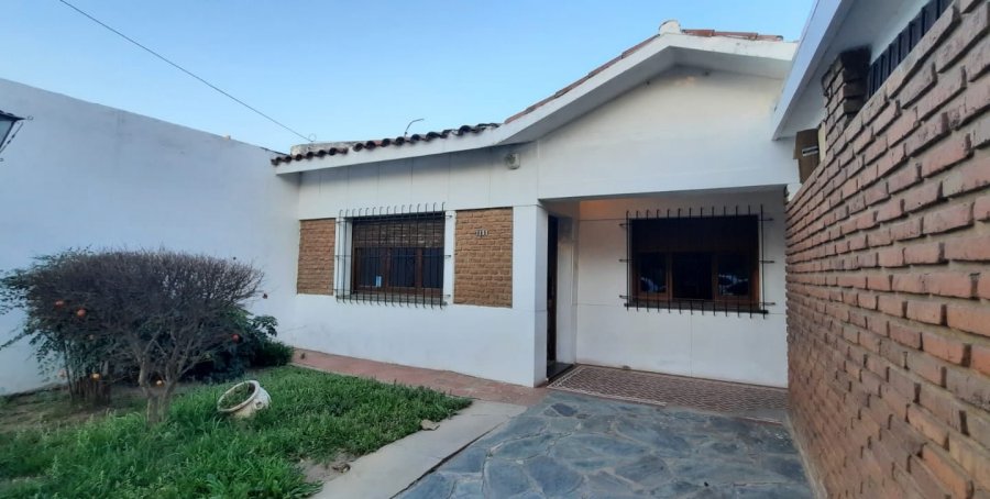 Casa en Venta en Río Cuarto con 3 dorm. - imagen 1