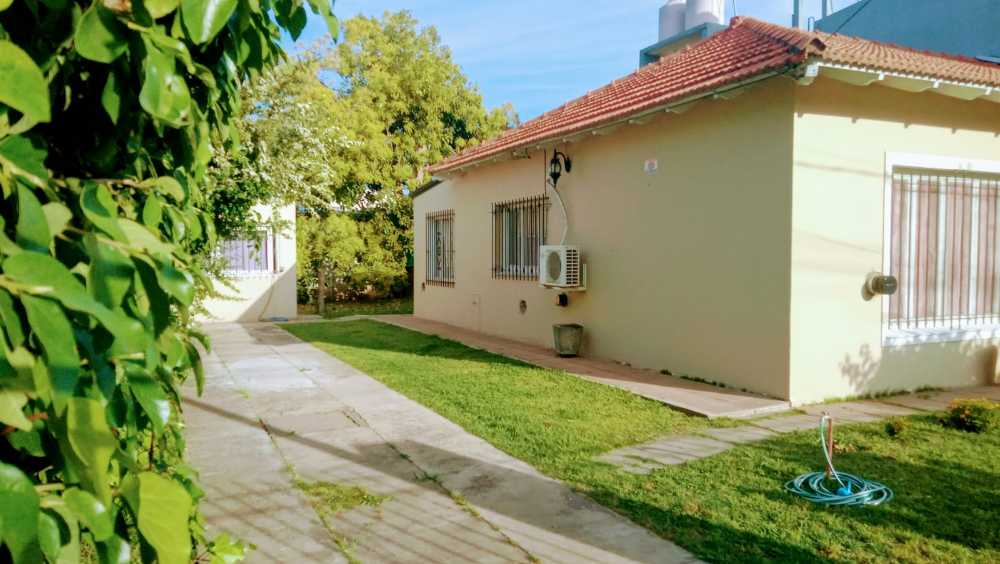Casa En Venta En El Corazn De Gonnet, Particular. - Casa en Venta en La Plata con 2 dorm., 2 amb., 70 m2 cubiertos y 140 m2 totales - imagen 9