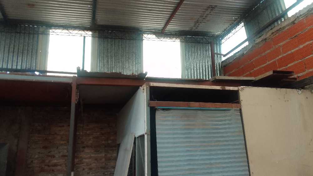 Galpón en Gonzalez Catan para en Alquiler · dueño directo · 2 cocheras · 102 m² de lote - Imagen 4