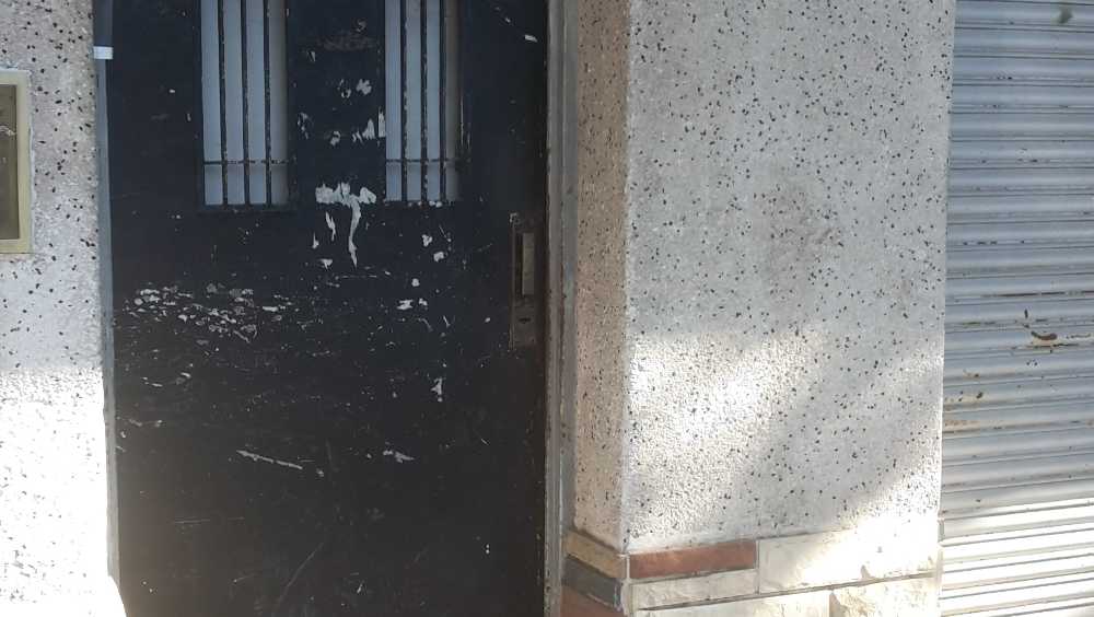 En Caseros, Cochera en Venta · dueño directo · 3 dorm · 3 ambientes · 85 m² de lote - Imagen 1