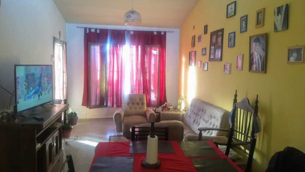 Excelente oportunidad de comprar una casa con departamento incluido totalmente independiente. - Imagen 2