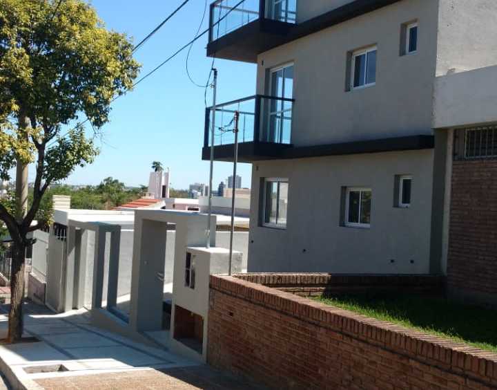 Departamento disponible en Córdoba · dueño directo · 3 dorm · 2 cocheras · 300 m² de lote - Imagen 1