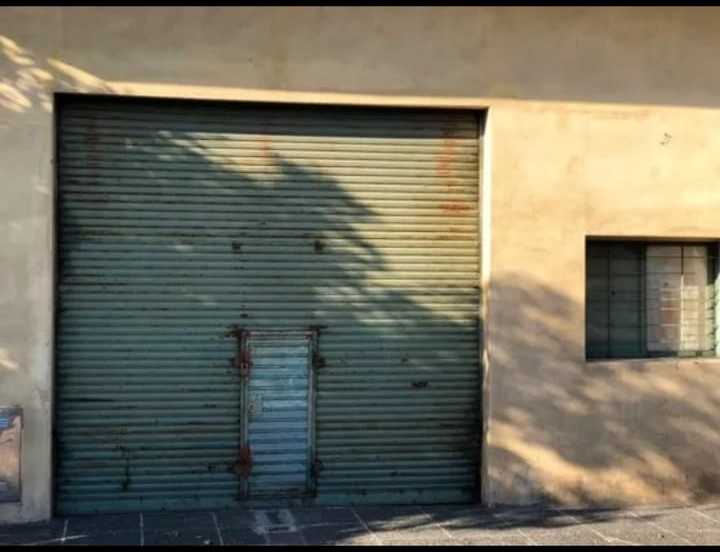 Galpón en Lanus para en Alquiler · dueño directo · 5 cocheras · 207 m² de lote - Imagen 2