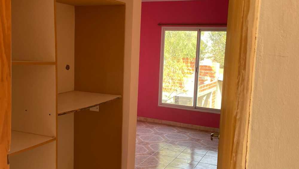 Casa disponible en Crespo · dueño directo · 4 o más dorm · cochera · 39,22 m² de lote - Imagen 1