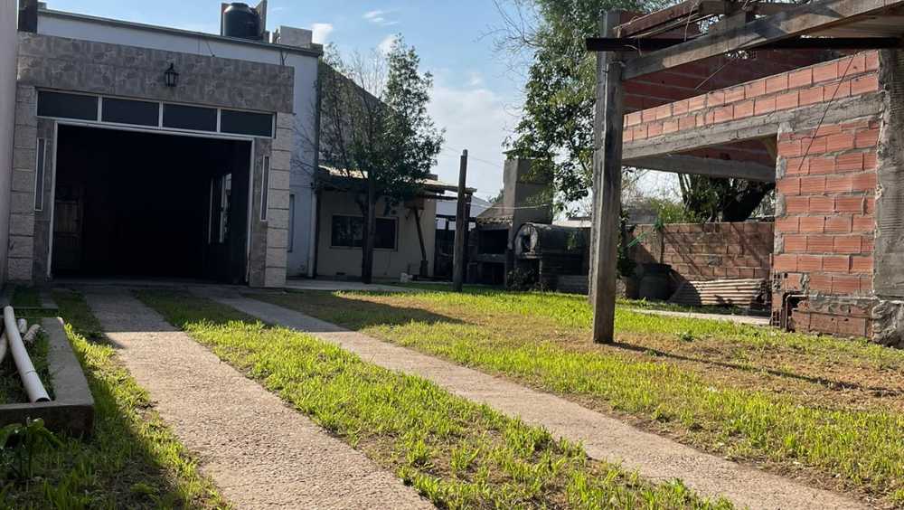 Casa disponible en Crespo · dueño directo · 4 o más dorm · cochera · 39,22 m² de lote - Imagen 4