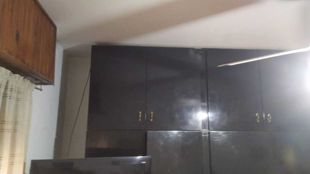 Se vende casa grande,dos dormitorios cochera para tres autos,patio - Imagen 5