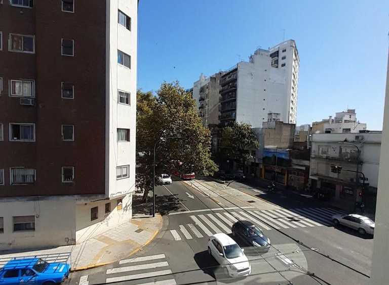 Oportunidad!! Soleado y Acogedor 2 amb en esquina x escalera (2ªpiso) - Imagen 2