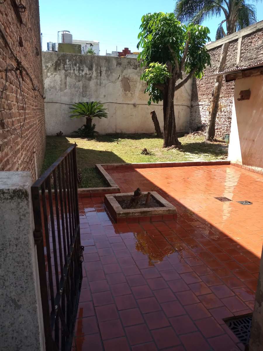 Casa única en Santos Lugares en Venta · dueño directo · 1 dorm · 3 ambientes · 223 m² de lote - Imagen 1