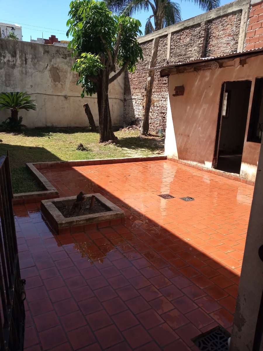 Dueo Directo Vende Casa Tipo Ph En El Centro De Santos Lugares Zona Residencial - Casa en Venta en Santos Lugares con 1 dorm., 3 amb., 120 m2 cubiertos y 223 m2 totales - imagen 2